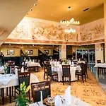 Piramida Park & Wellness 4*