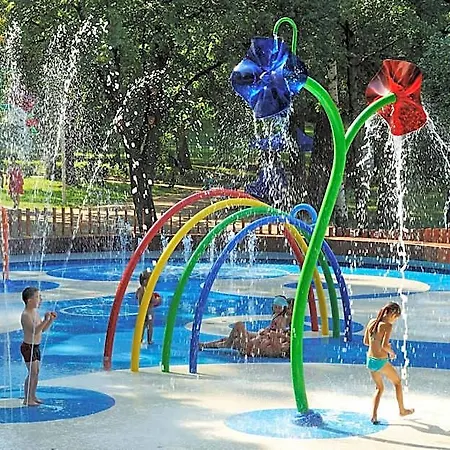 Piramida Park & Wellness ティヒ