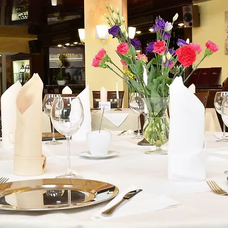 Готель Piramida Park & Wellness 4*