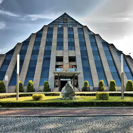 Szálloda Piramida Park & Wellness Tychy